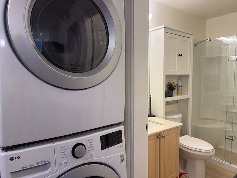 North Vancouver Apartment for rent - 2 Bedrooms — photo 12
