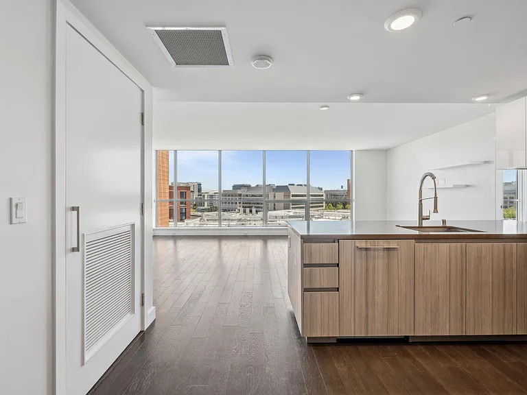718 Long Bridge St #800 — Photo 2