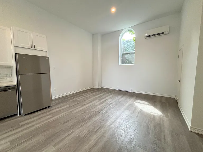 16 West Ave S #117 — Photo 1