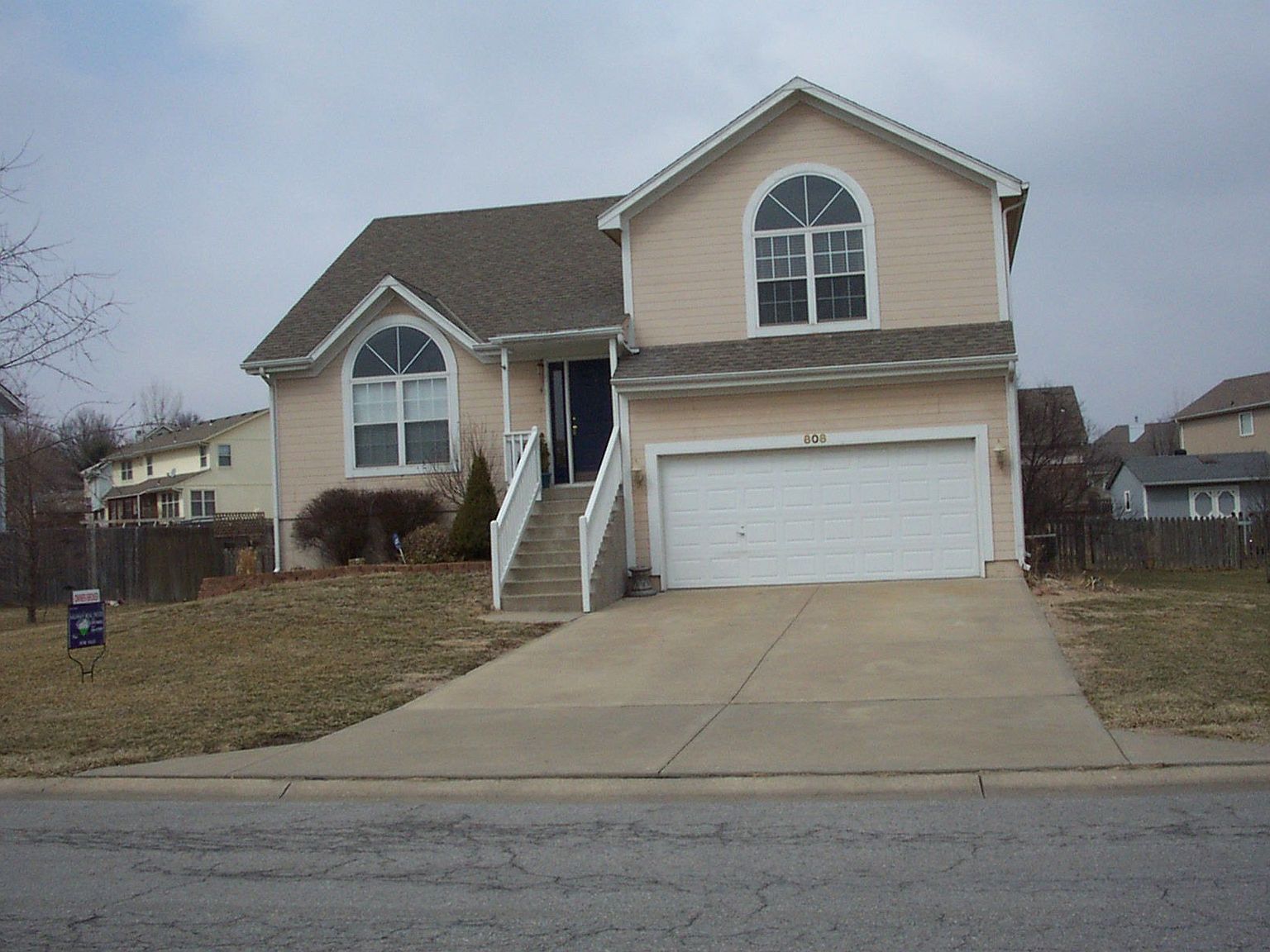 808 Silver Lake Cir, Raymore, MO 64083 Zillow