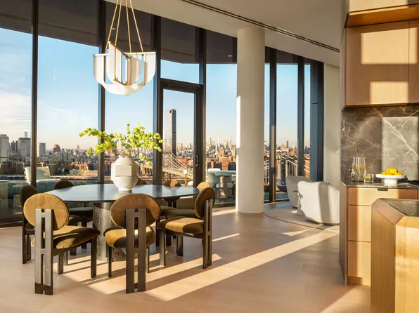 30 Front Street image 4 of 37