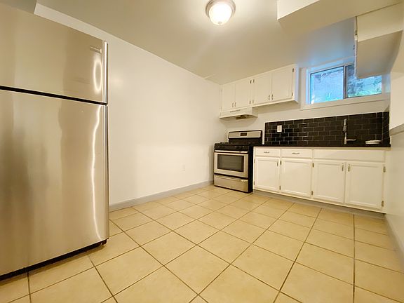 2nd image of 617 S Glendale Ave #10