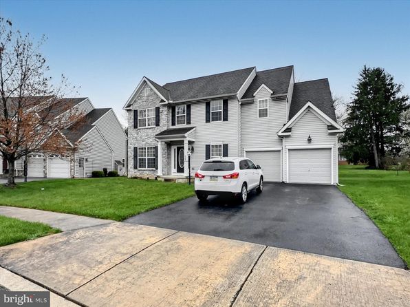 3704 Skipton Cir, York, PA 17402