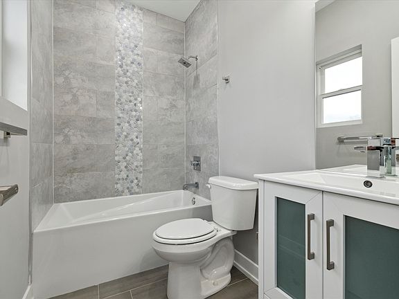 4th image of 649 N 35th St Unit 301