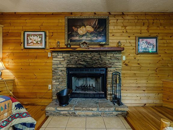 3rd image of 3376 Bear Mountain Ln