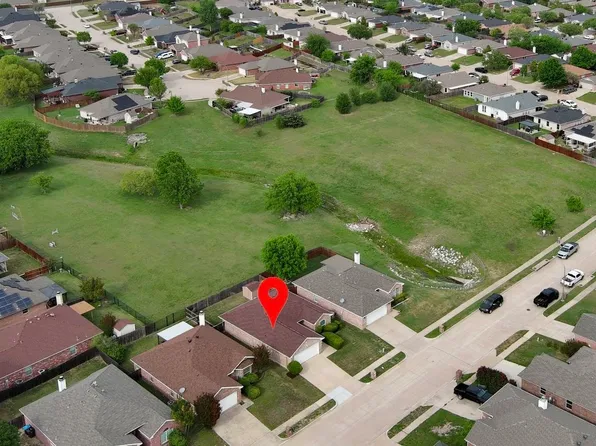 2736 Ensenada Ln, Fort Worth, TX 76108