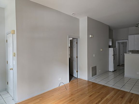5th image of 1634 W Pierce Ave APT 1