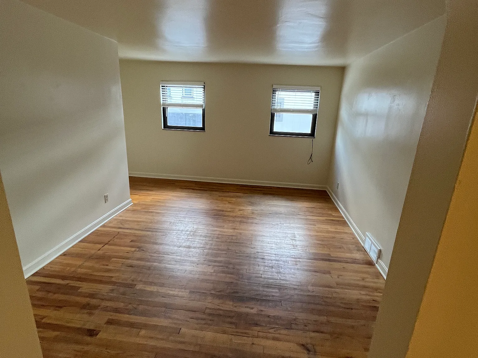 2 bed, 1100 sqft, $1,200 — Photo 3