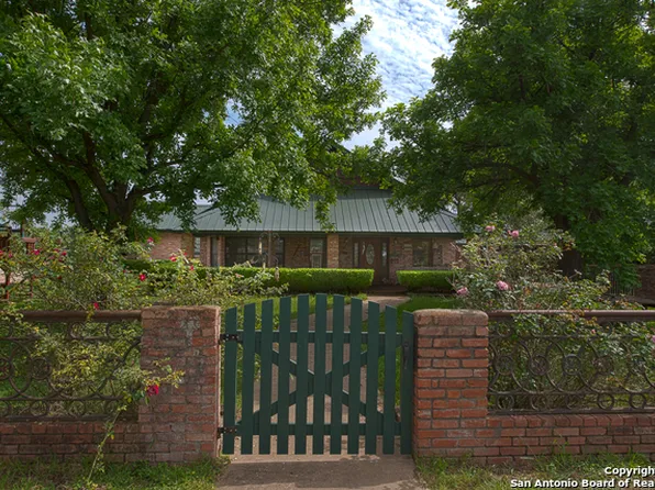 21595 US-90 E, Sabinal, TX 78881