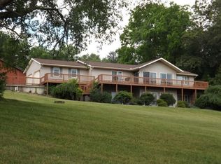 30251 Fern Hill Dr, Logan, OH 43138