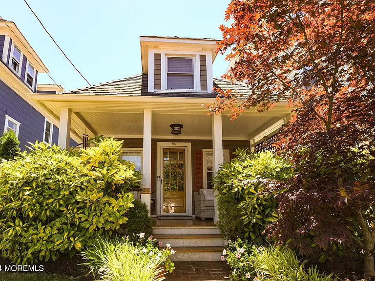 94 Embury Ave — Photo 2