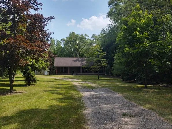 8996 Main St, Whitmore Lake, MI 48189