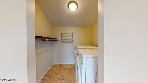5th image of 1529 Country Club Ln