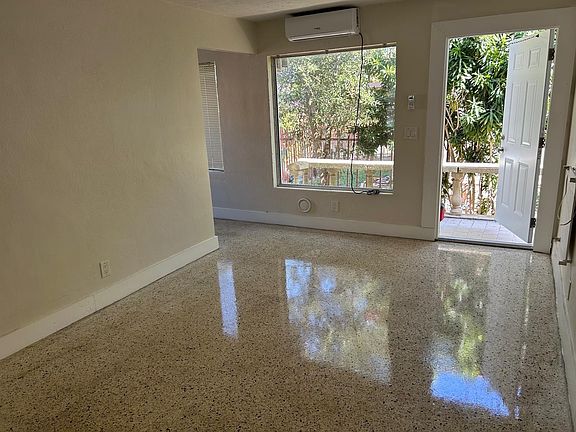 4th image of 709 8th St #B