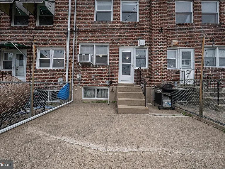 130 Ivy Ct — Photo 48