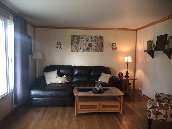 4th image of 13130 Village Ln