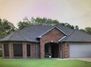 102 Stonebriar Way, Terrell, TX 75160