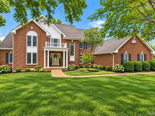 612 Roundstone Dr, Weldon Spring, MO 63304