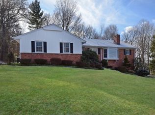 12 Oak Dr, Upper Saddle River, NJ 07458