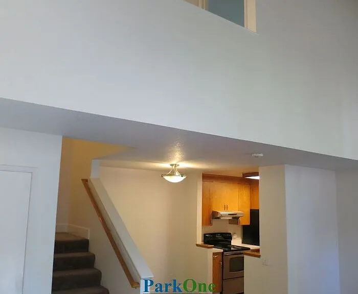 905 Colina Ct — Photo 2