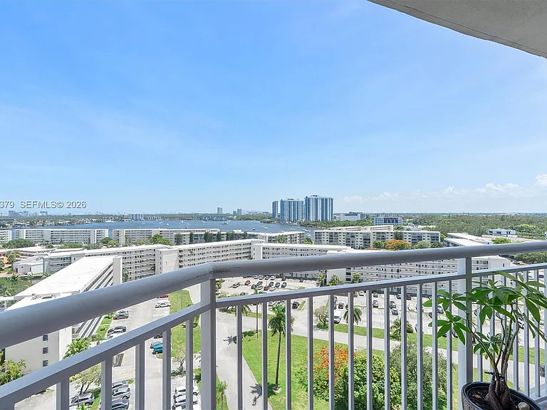18031 Biscayne Blvd #1401 — Photo 43