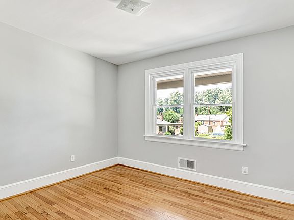 3rd image of 8807 Turnbull Ave