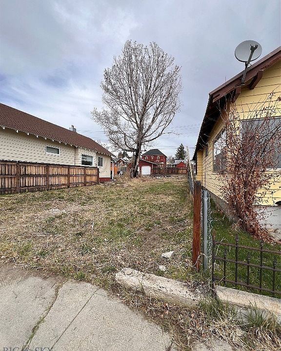 2nd image of 1025 W Woolman St