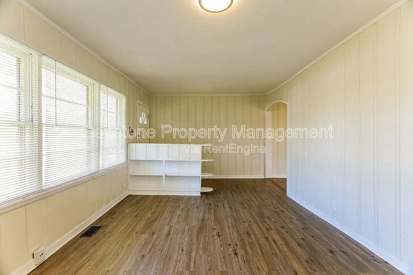 3 bed, 1.0 bath, 1203 sqft, $1,150 — Photo 3