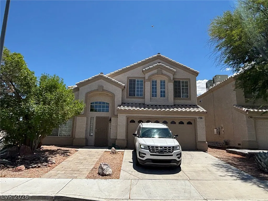 3 bed, 2.5 bath, 2264 sqft, $2,195 — Photo 2