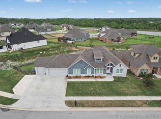 18977 E Ridgeline Rd, Catoosa, OK 74015