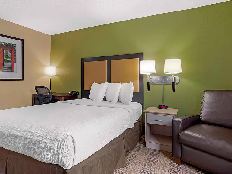 Studio Suite - 1 Queen Bed
