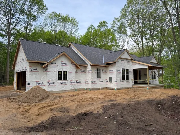 76757 Wood Crest Ct, South Haven, MI 49090