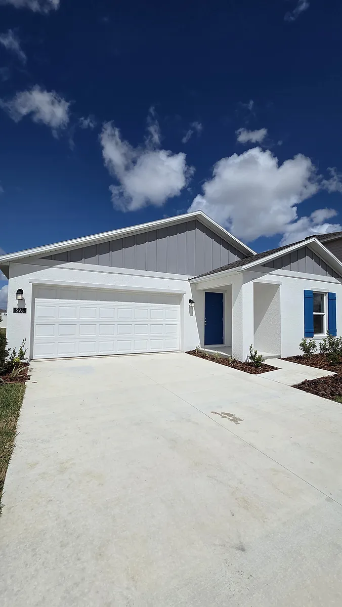 Building Photo - 295 Artemis St