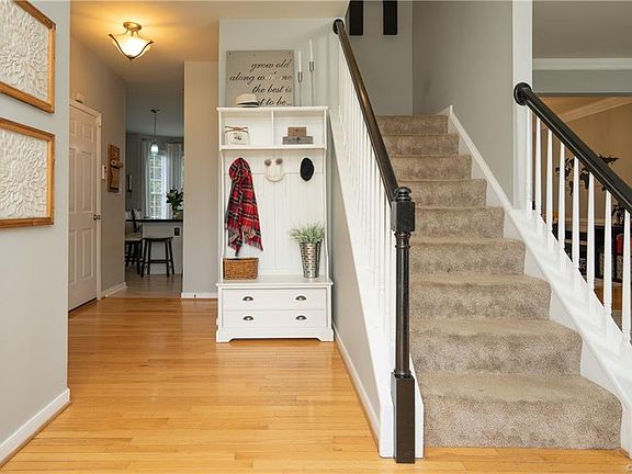 4th image of 11026 Seward Way
