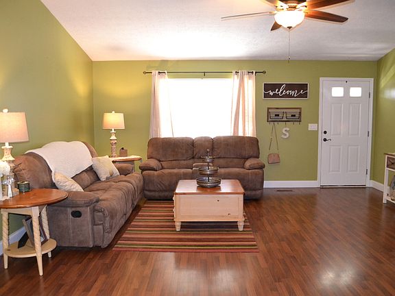 5th image of 634 Emerald Ave
