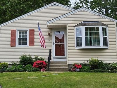 136 Oak Crest Dr E, Riverside, RI, 02915