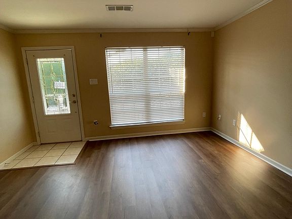 4th image of 529 Versailles Blvd APT F