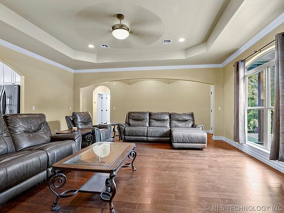 5th image of 20944 E 440th Rd