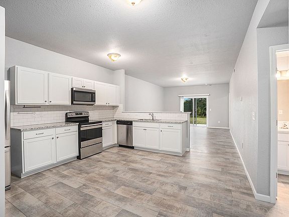5th image of 15913 Cedar Dr