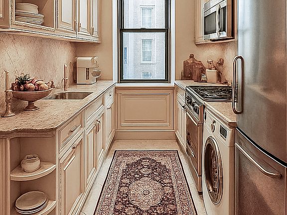2nd image of 209 W 102nd St APT 3b