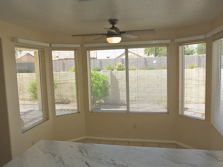 10622 W Mohawk Ln — Photo 7