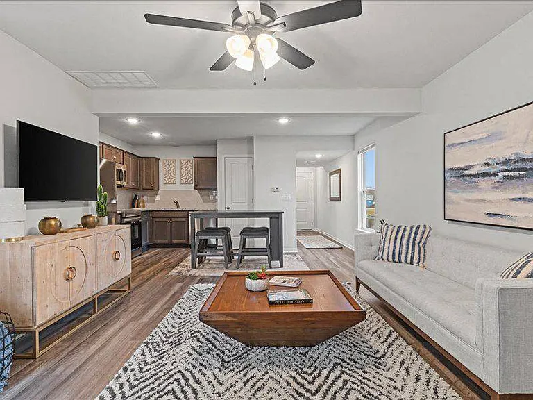 Oak Woods Townhomes — Photo 9