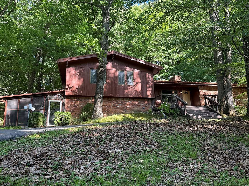 1st image of 121 E Cruce Ln