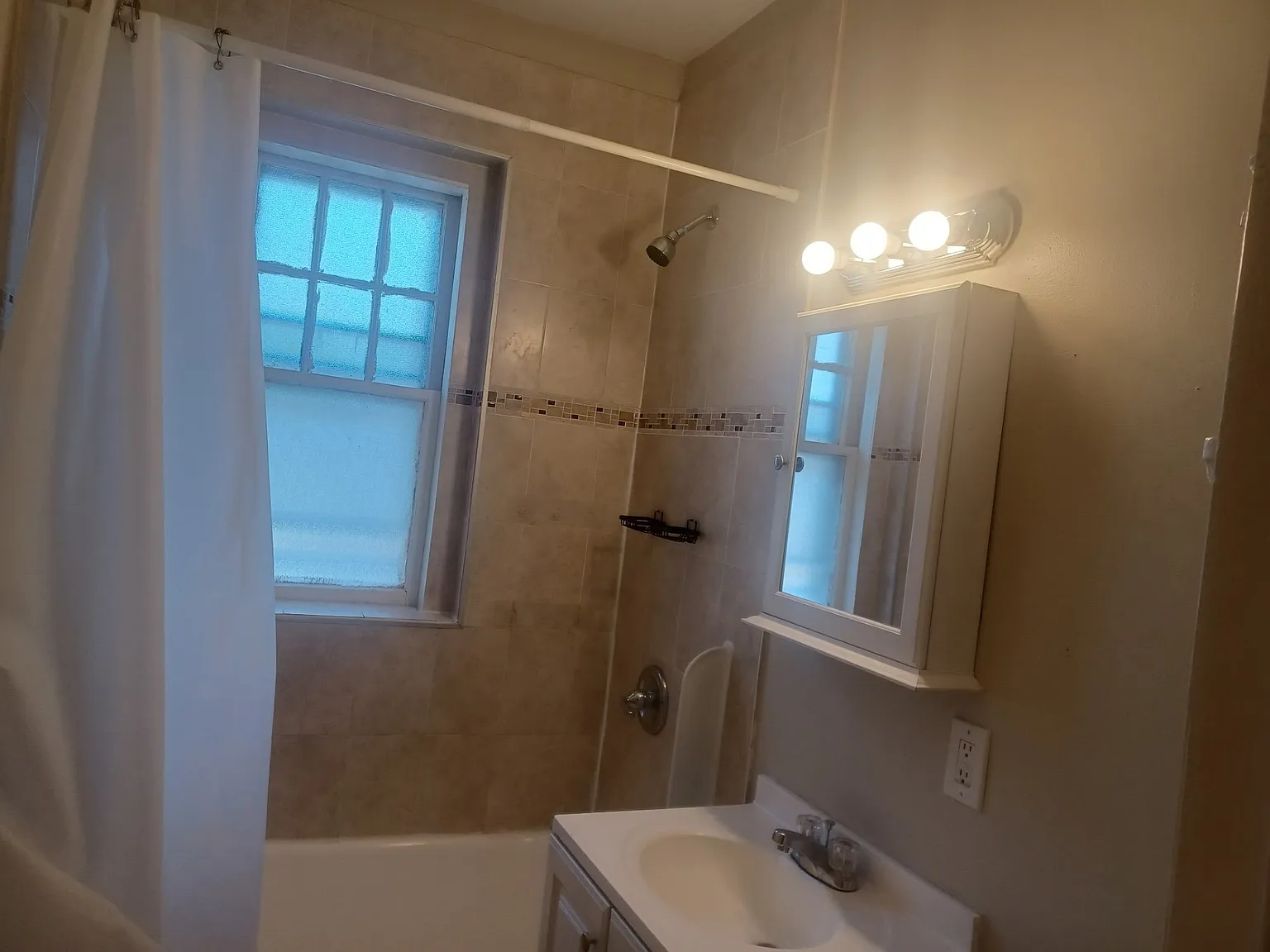 1 bed, 720 sqft, $1,450 — Photo 3