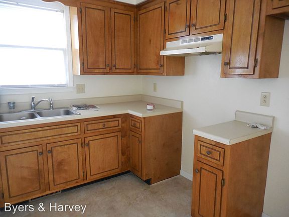 4th image of 1433 Golf Club Ln APT B