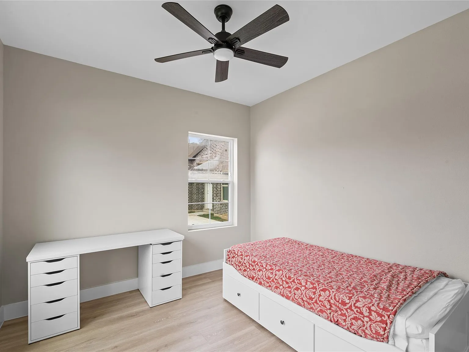 3 bed, 2.5 bath, 2325 sqft, $2,700 — Photo 3