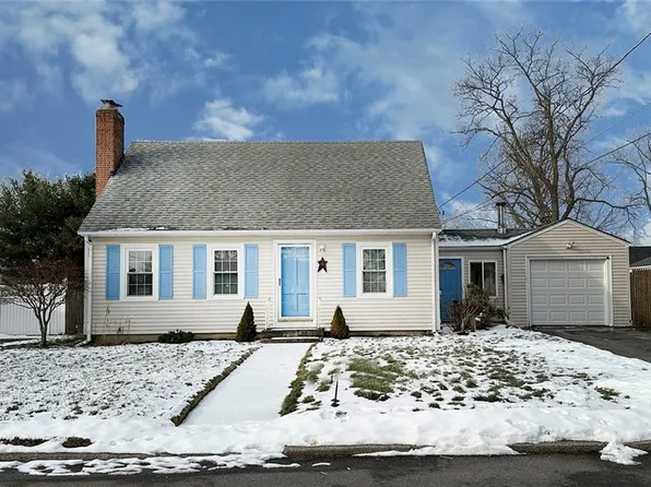 6 Meadowcrest Dr, Riverside, RI 02915