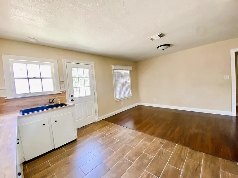 1693 Stonewall St — Photo 8