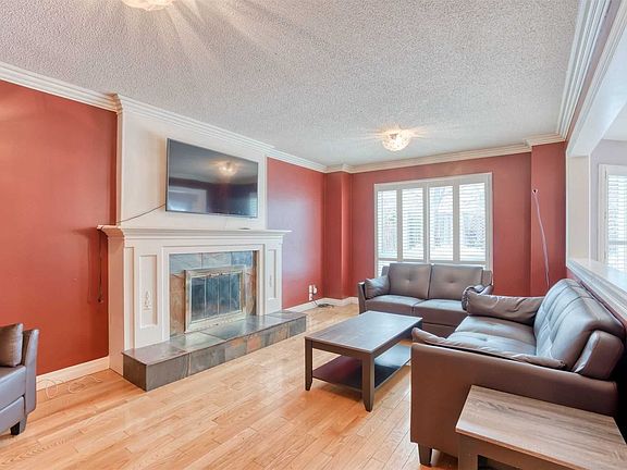 2nd image of 1876 Roy Ivor Cres