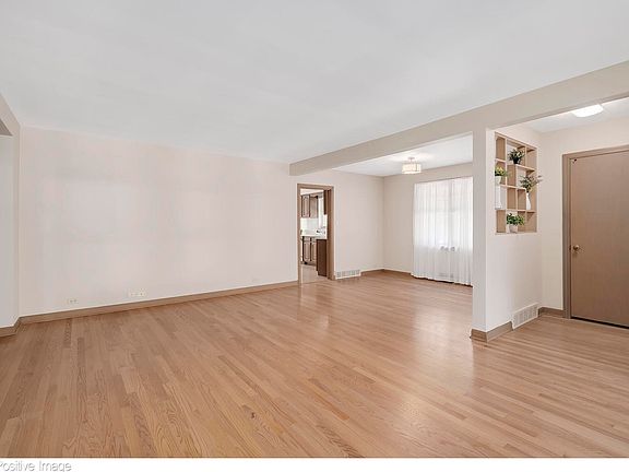 5th image of 618 N Brainard Ave